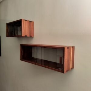 Kotina estantería de pared