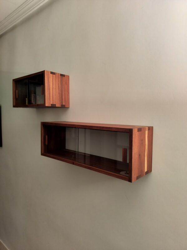 Kotina estantería de pared